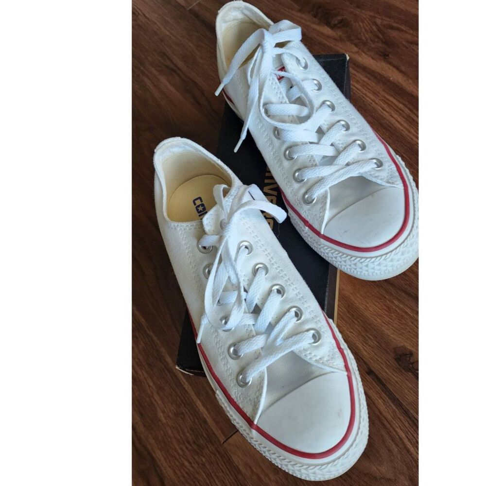 IN BOX - WOMEN Size 7 UNISEX 5 Chuck Taylor All Star Canvas WHITE